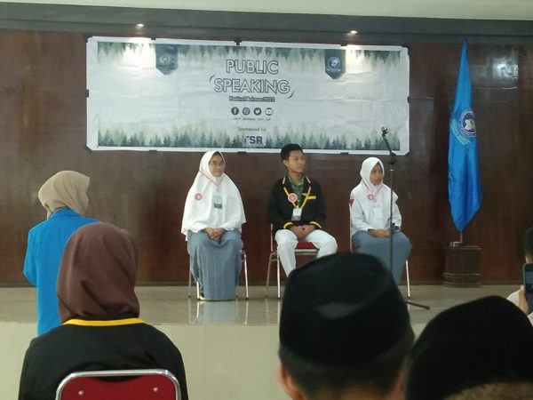 Lomba Pidato Bahasa Inggris di IAIN Kendari