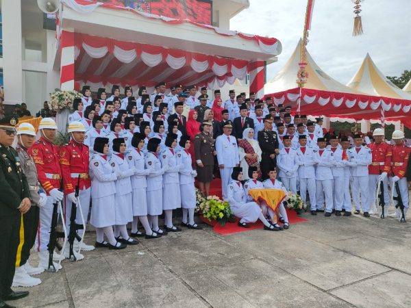 Upacara HUT RI Tahun 2022 Kabupaten Konsel Dimana 2 Pengibar Bendera Merupakan Siswa MAN 1 Konsel