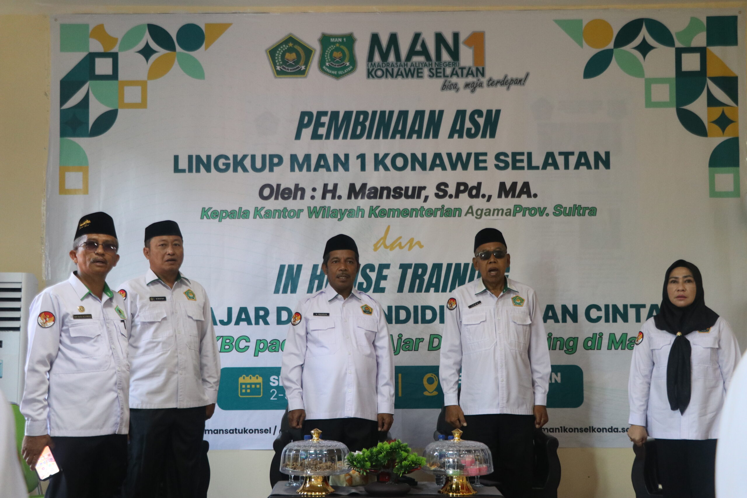 Tingkatkan Profesionalisme, Kakanwil Kemenag Sultra Buka In House Training (IHT) di MAN 1 Konawe Selatan