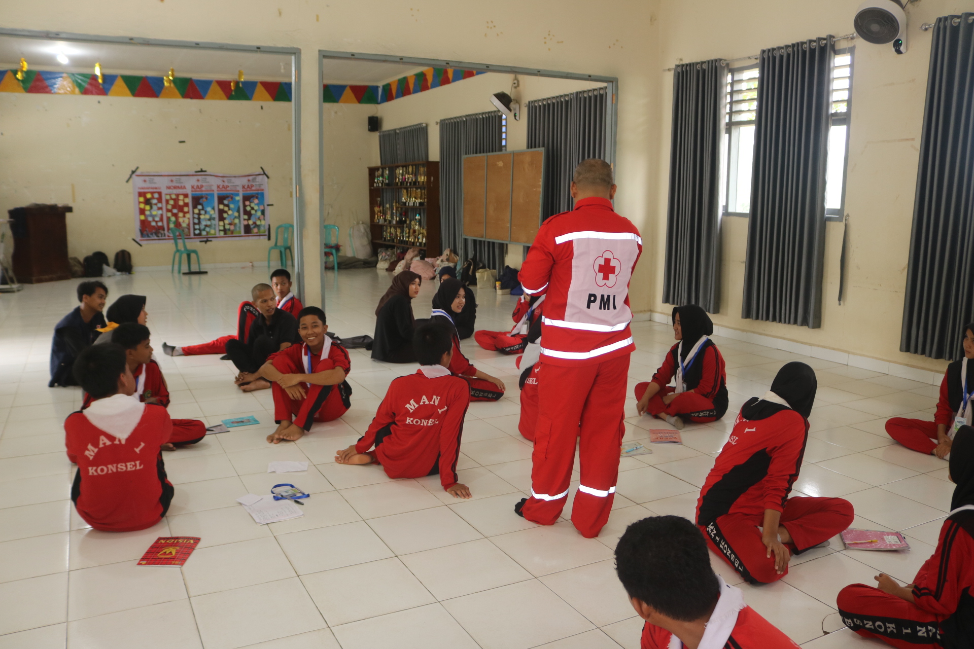 Kesehatan : PMR, UKS, PIK-R Kesehatan : PMR, UKS, PIK-R