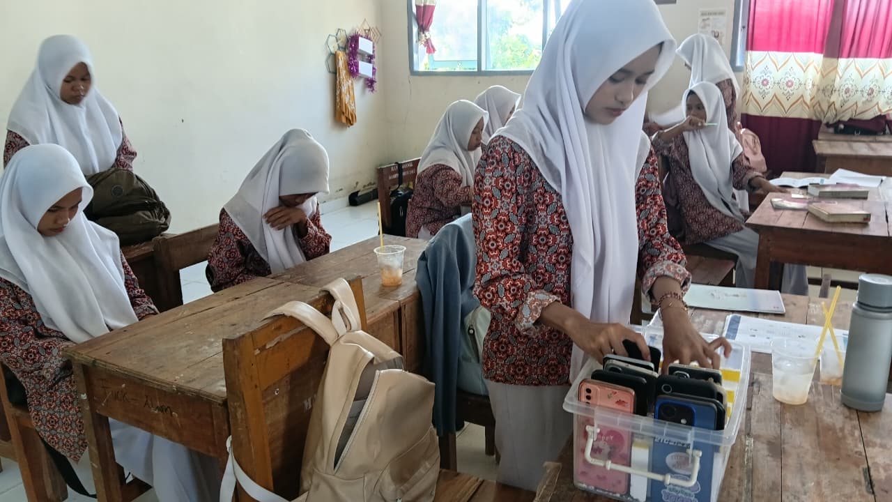 Tingkatkan Fokus Belajar, MAN 1 Konawe Selatan Berlakukan Kebijakan Pembatasan Handphone bagi Siswa