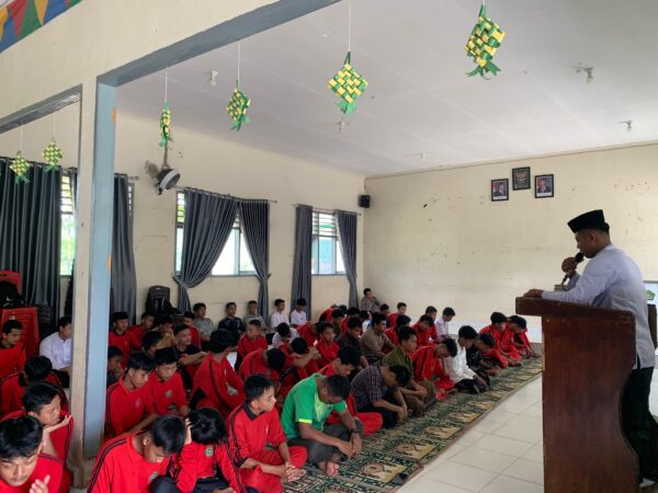 Laboratorium Dakwah di MAN 1 Konawe Selatan : Siswa Unjuk Kebolehan di Mimbar Jumat