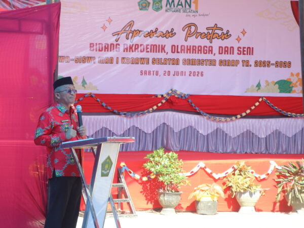 Beda dari Tahun Sebelumnya, Penerimaan Laporan Hasil Belajar MAN 1 Konawe Selatan Diwarnai Penyerahan Sertifikat Kelulusan Tes Baca Al-Qur'an