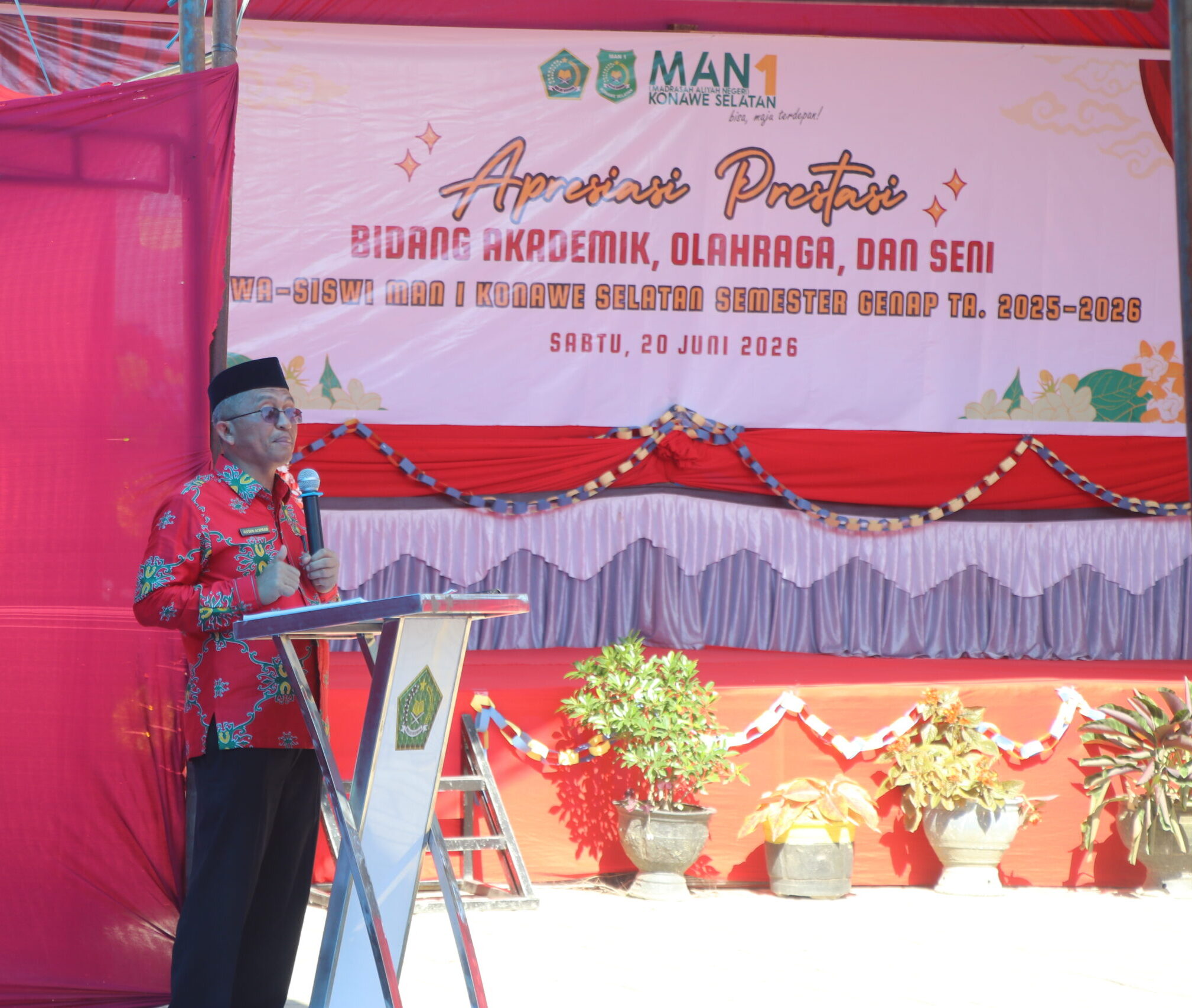 Beda dari Tahun Sebelumnya, Penerimaan Laporan Hasil Belajar MAN 1 Konawe Selatan Diwarnai Penyerahan Sertifikat Kelulusan Tes Baca Al-Qur'an