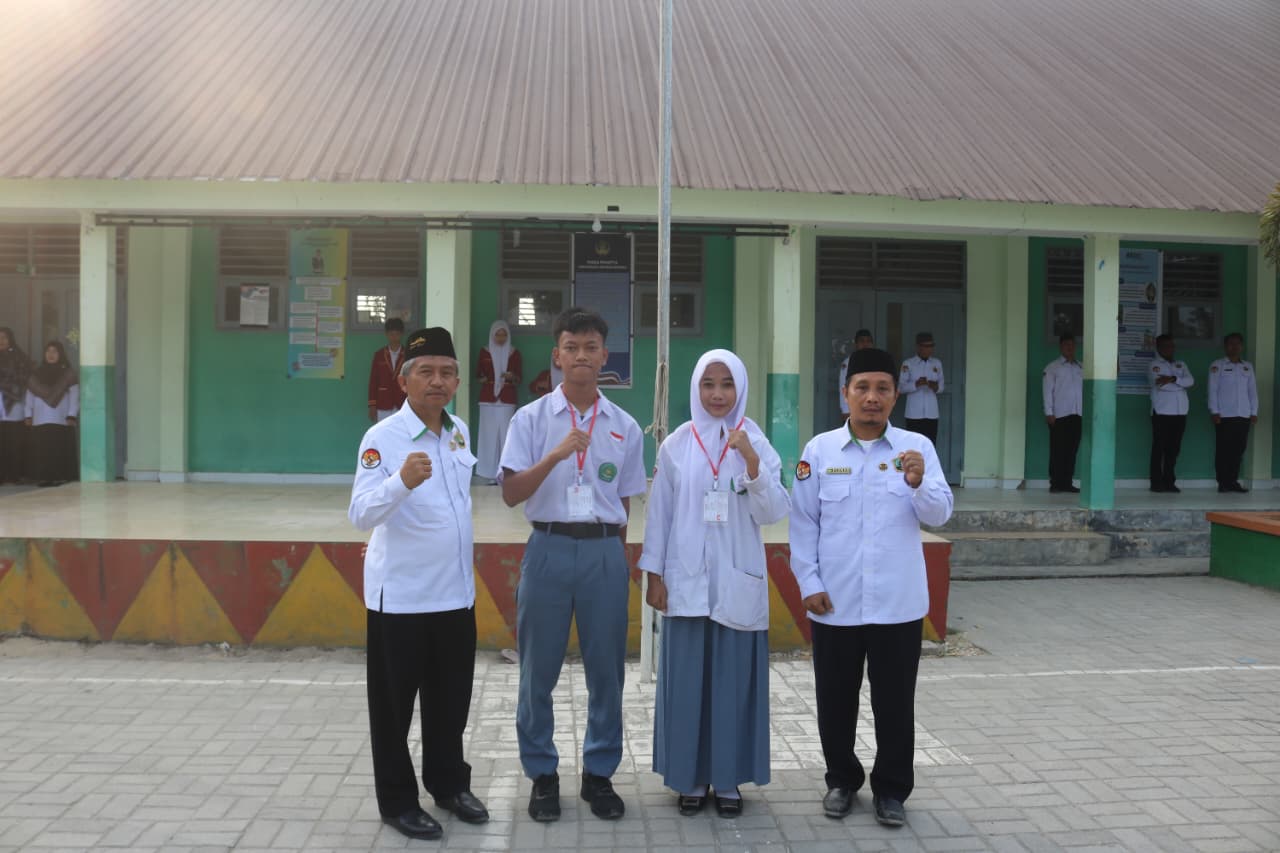 Kepala MAN 1 Konawe Selatan Resmi Buka Kegiatan TKA Kelas XII pada Apel Bendera Kepala MAN 1 Konawe Selatan Resmi Buka Kegiatan TKA Kelas XII pada Apel Bendera