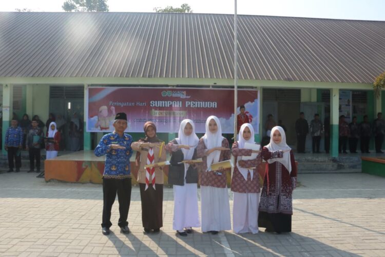 Upacara Sumpah Pemuda di MAN 1 Konsel Diwarnai Pemberian Apresiasi Prestasi Siswa